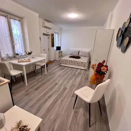 Marand House 펜션 *