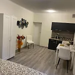 Marand House * روما